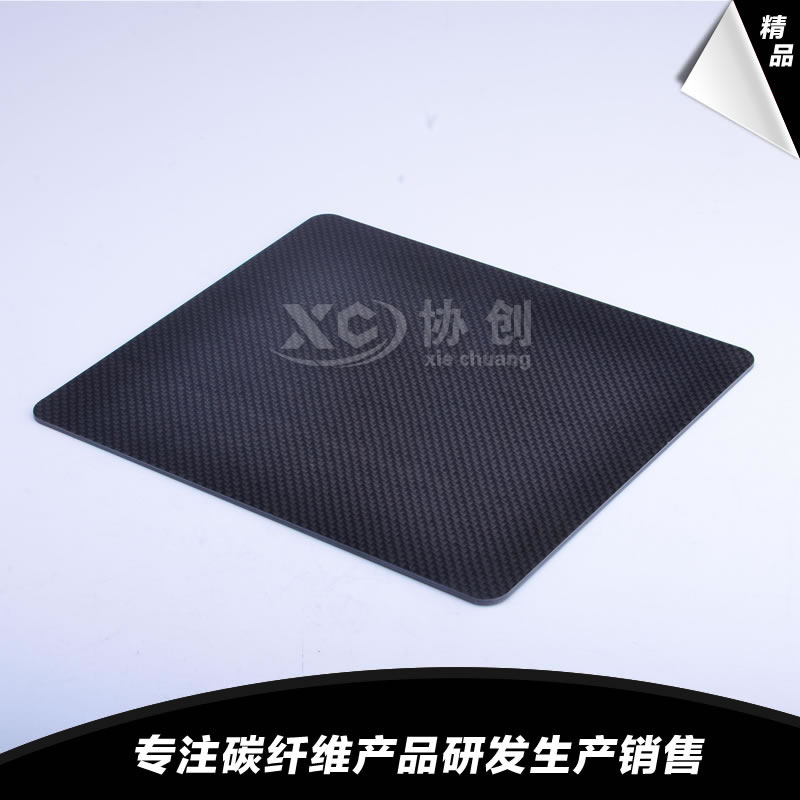 碳纖維原材料做成的汽車零部件具備顯著的優(yōu)點(diǎn)！